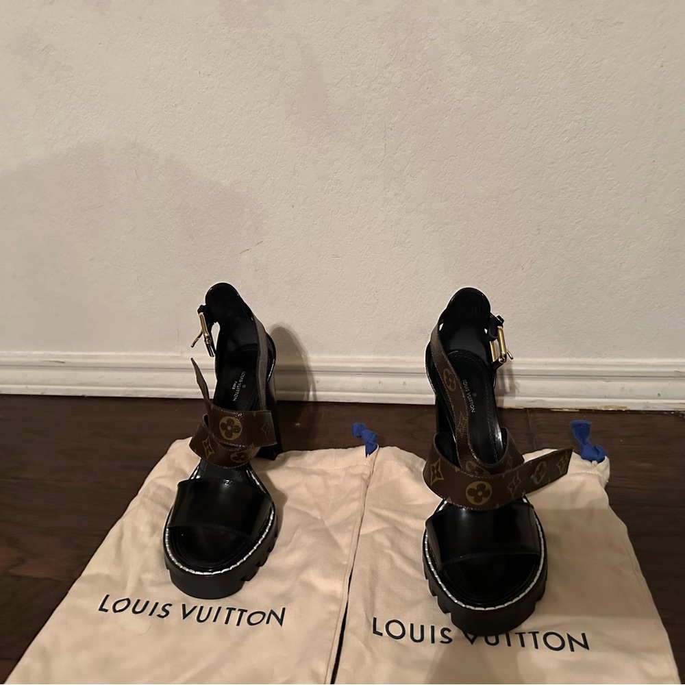 Louis Vuitton Star Trail Sandals-Size 8- 38.5